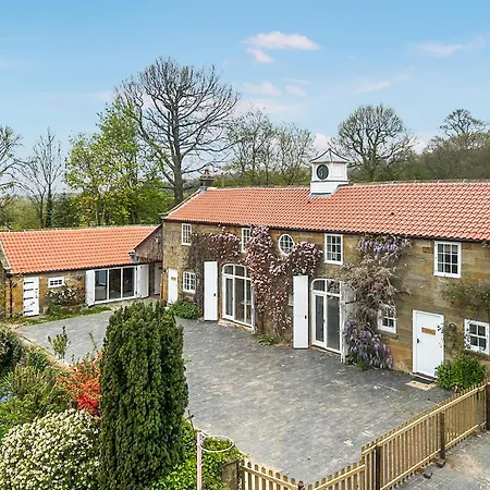 Stables - Uk51829